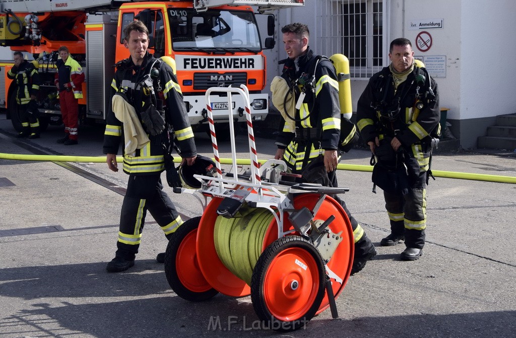 Feuer 2 Koeln Poll Siegburgerstr P172.JPG - Miklos Laubert